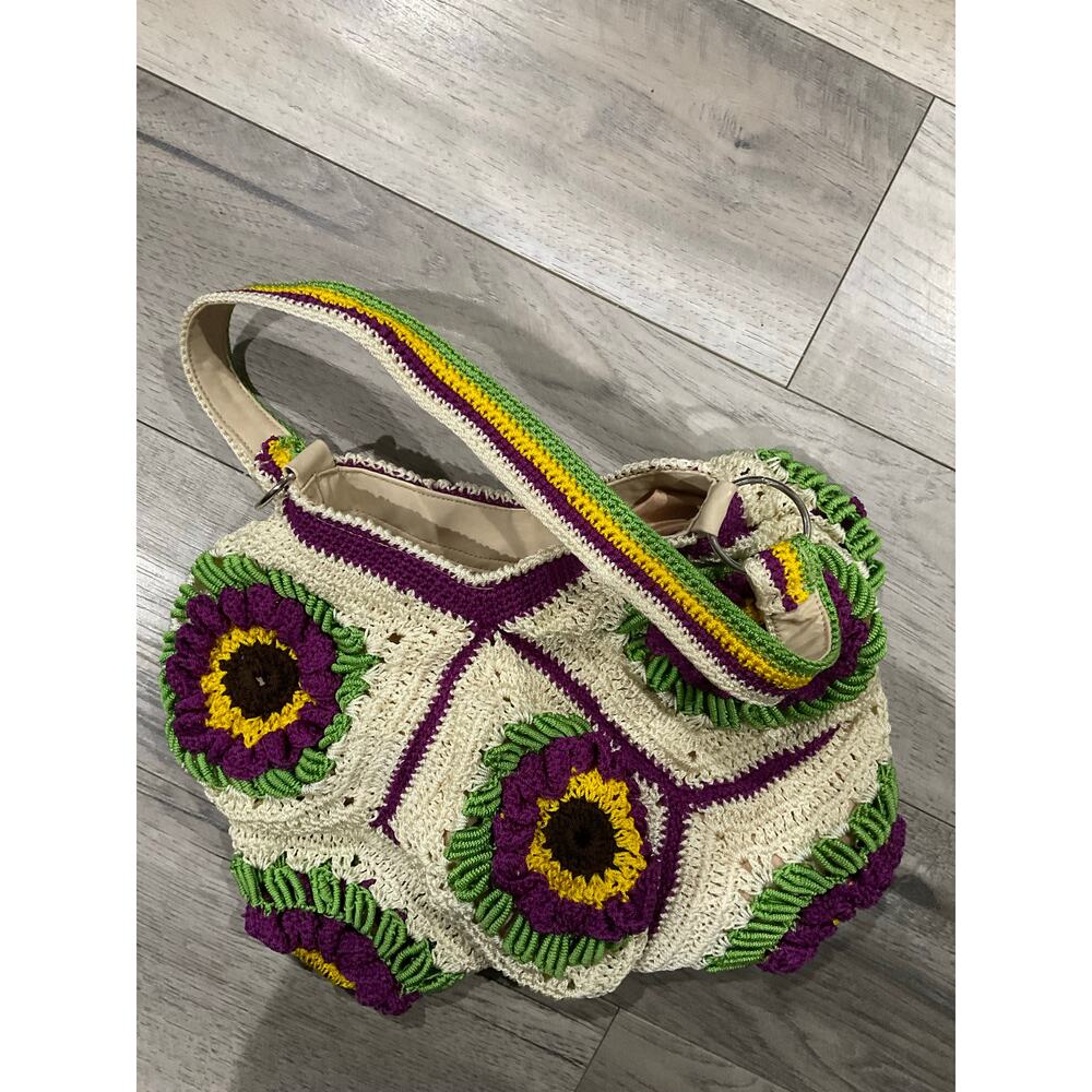 Crocheted handbag, handmade floral design‎ gently used